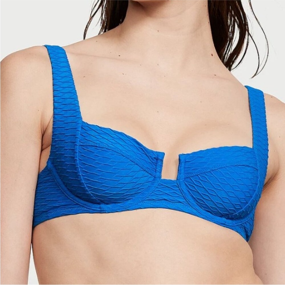 NWT Victoria’s Secret Full Coverage Bikini Top in Shocking Blue